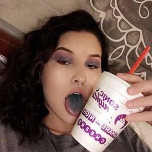 Meet your Posher, Chloe